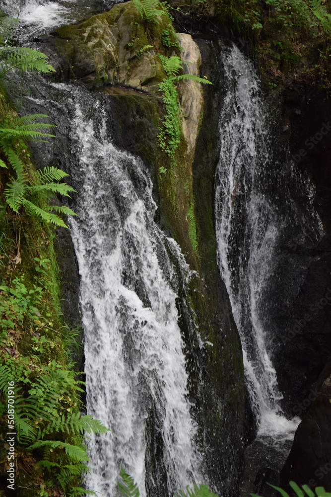 zwei Wasserfälle im Enderttal