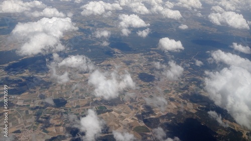 Paisaje de montaña en vista erea con nubes. photo