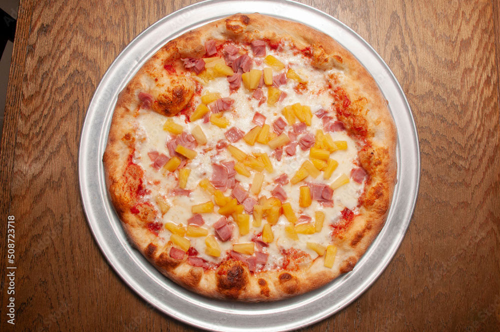 Delicious Hawaiian Pizza Delicious Hawaiian Pizza