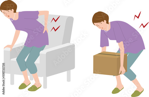 椅子から立ち上がったり荷物を持ち上げるとき背中が痛むシニア女性