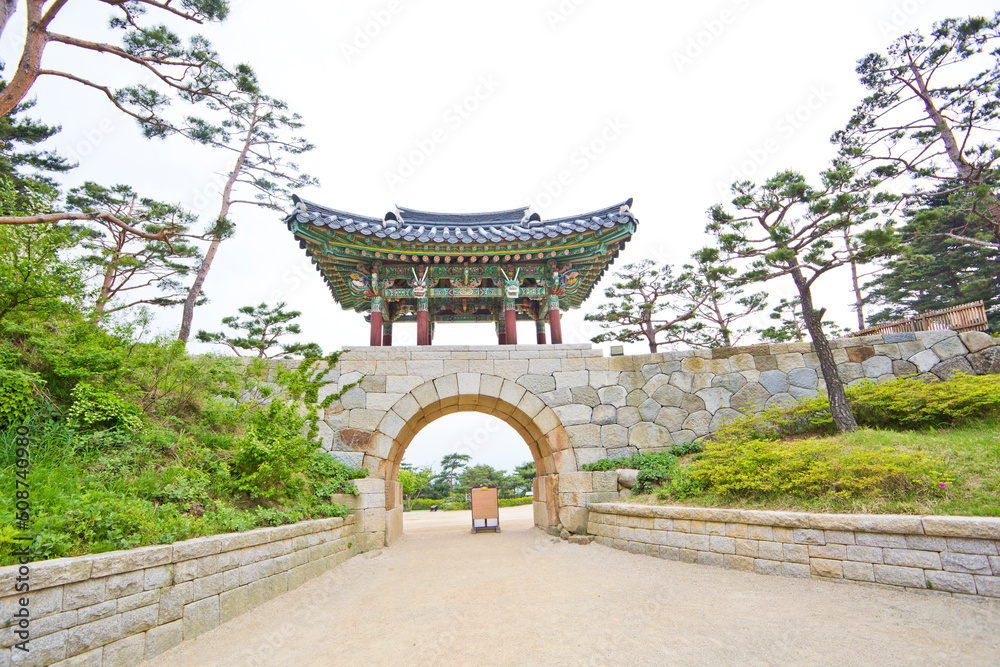 Obraz premium Naksansa or Naksan Temple is a Korean Buddhist temple complex in the Jogye order of Korean Buddhism that stands on the slopes of Naksan Mountain.