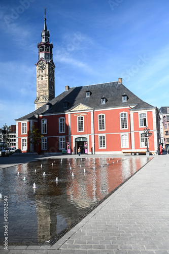 Belgique Flandre Hesbaye Saint Trond Limbourg Limburg hotel de ville beffroi mairie horloge heure