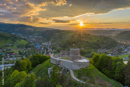 Średniowieczny zamek w Rytrze,małopolska. photo