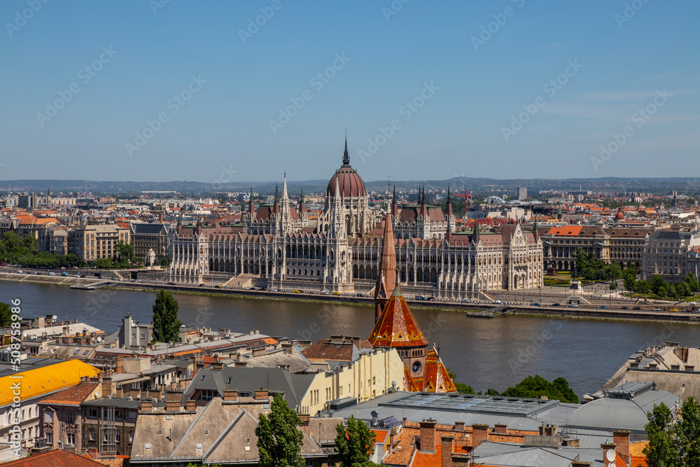 Obraz premium a cityscape photo for budapest during sunny day