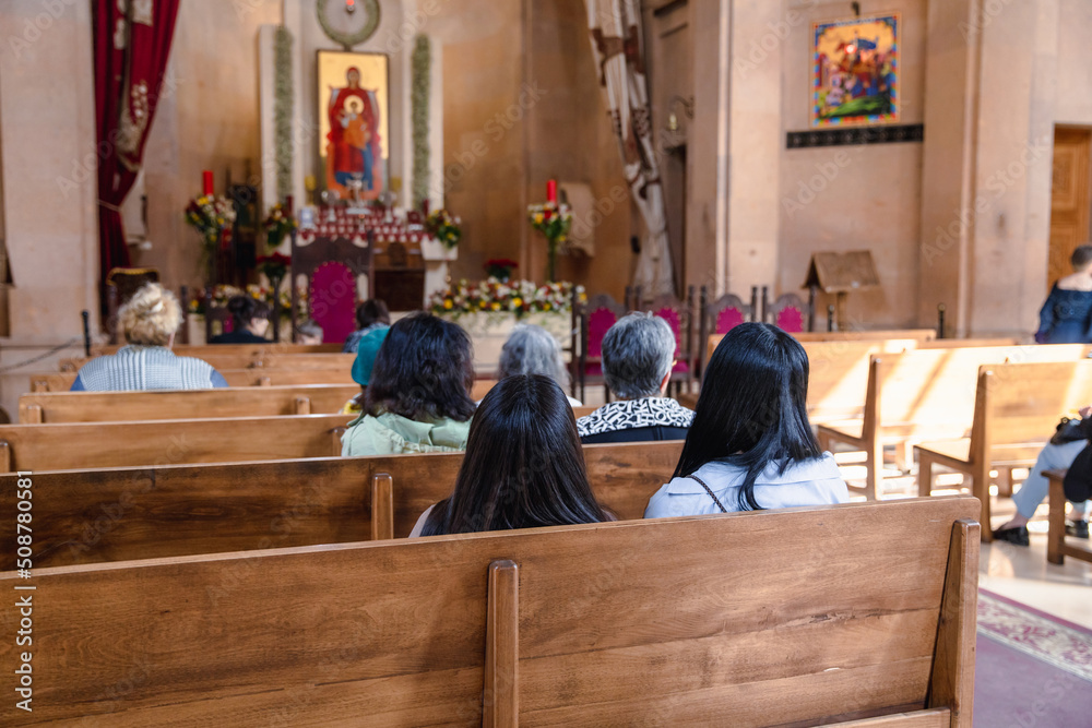 Obraz premium prayer people in church