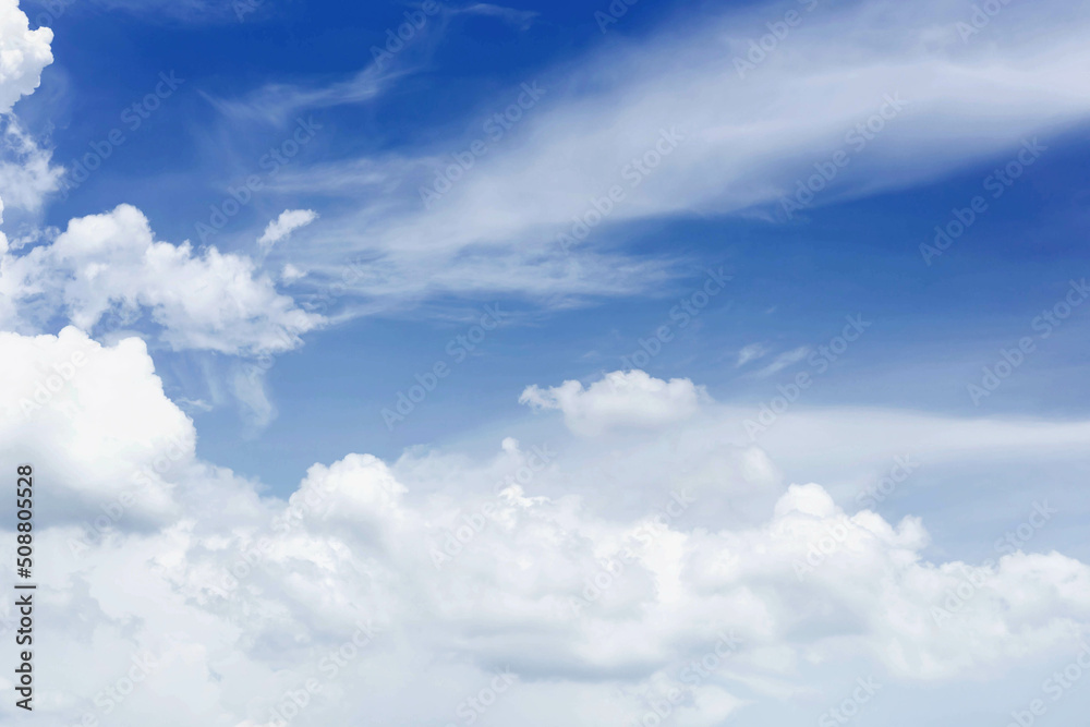 Obraz premium Blue sky with clouds Many beautiful white