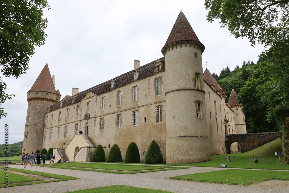 Le château de Bazoches, vue de l'extérieur, village de Bazoches, département de la Nièvre, France