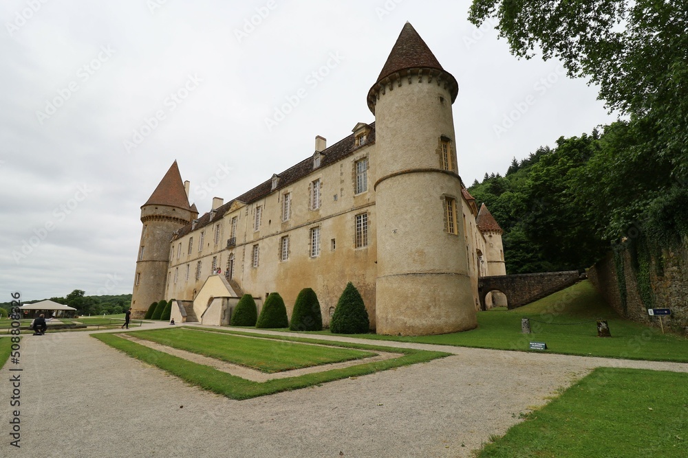 Le château de Bazoches, vue de l'extérieur, village de Bazoches, département de la Nièvre, France