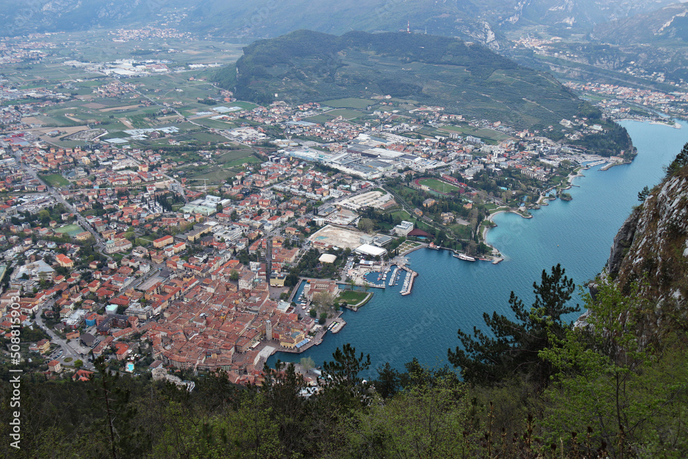 Fototapeta premium PANORAMA DI RIVA DEL GARDA DALL'ALTO
