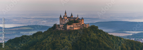 Burg in der Landschaft photo