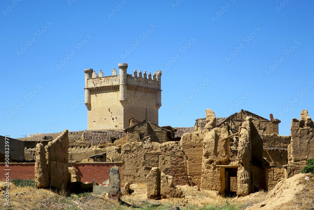 Belmonte de Campos (Palencia, Castilla y León) and its castle keep from the 16th century