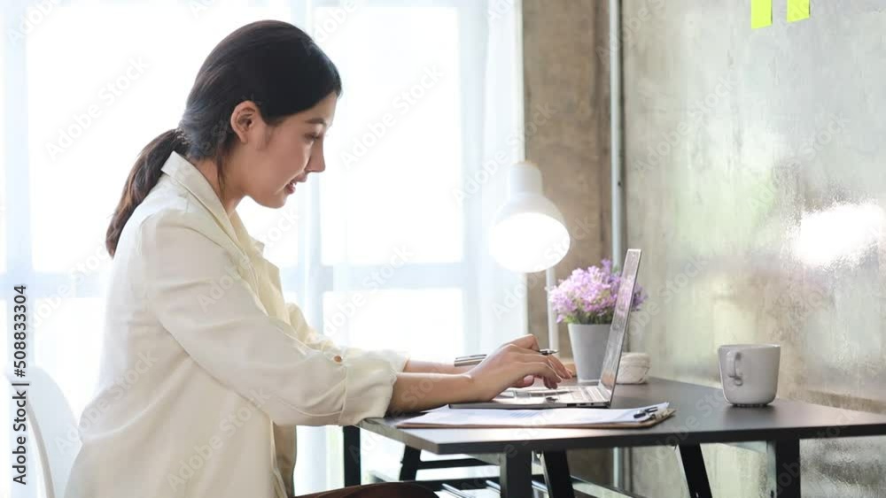 Asian women working in the office, young Asian business women as business executives, founding and running start-up executives, young female business leaders. Startup business concept. Asian women working in the office, young Asian business women as business executives, founding and running start-up executives, young female business leaders. Startup business concept.