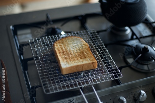 ガスコンロで焼く網焼きトースト