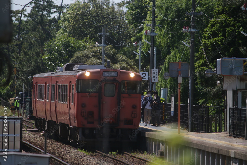 Naklejka premium 氷見線のキハ40系列車