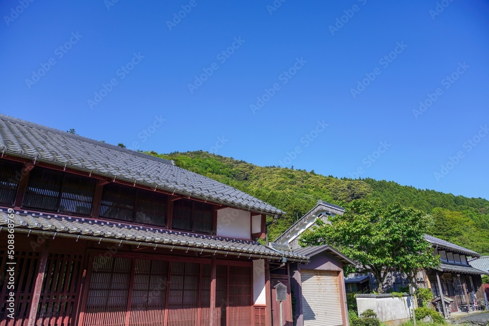 青空バックに見る古い宿場町の情景@福井 青空バックに見る古い宿場町の情景@福井