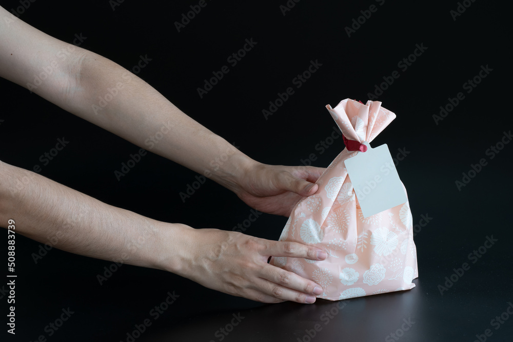 Naklejka premium プレゼントを渡す