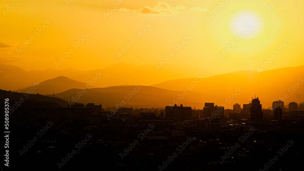 Sonnenuntergang in Skopje, Blick über die Stadt Sonnenuntergang in Skopje, Blick über die Stadt