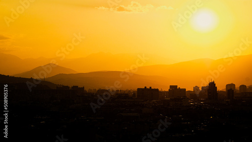 Sonnenuntergang in Skopje, Blick über die Stadt © Dennis