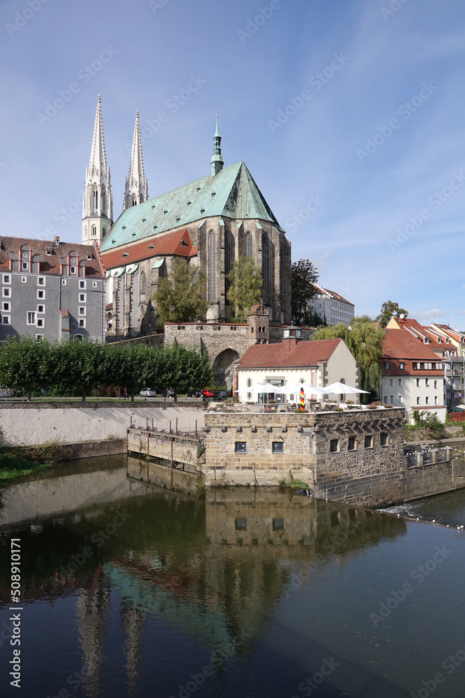 Obraz premium Lausitzer Neisse und Pfarrkirche St. Peter und Paul in Görlitz