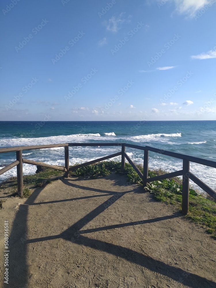 Fototapeta premium Mirador frente al mar