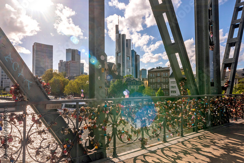 Eiserner Steg mit Liebesschlössern in Frankfurt am Main im Gegenlicht photo