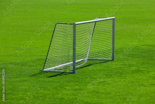 Fußballtor ohne Fußball auf einem Fußballplatz