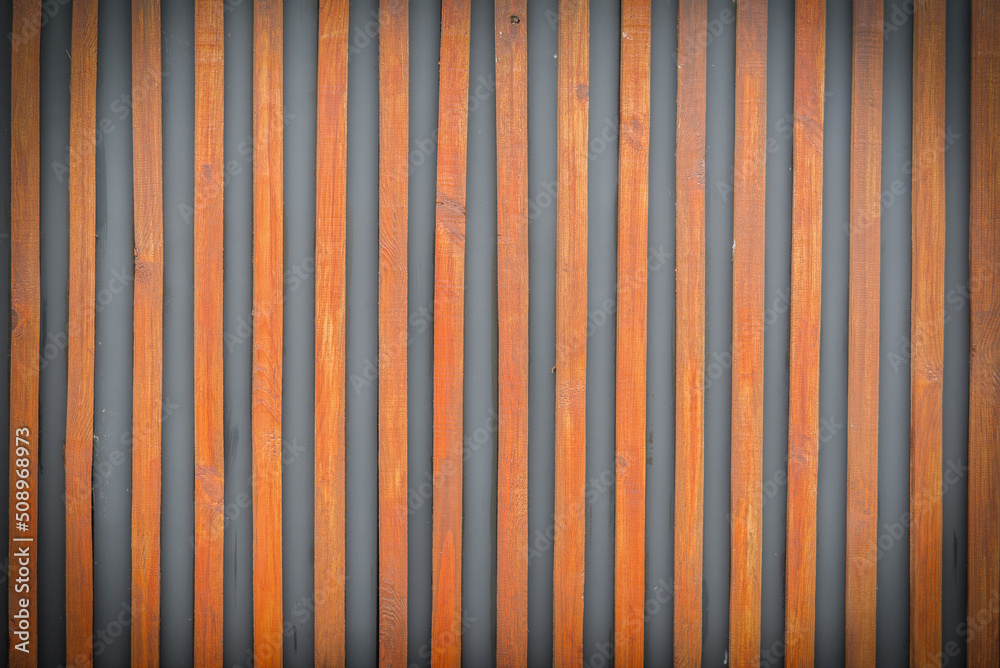 Obraz premium Wooden fence with small stakes