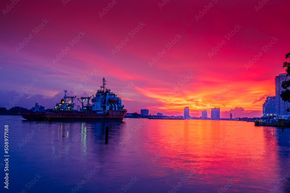 Fototapeta premium The background of the sea by the evening sea, with natural beauty (sea water, rocks, sky) and fishermen are fishing by the river bank, is a pleasure during travel.