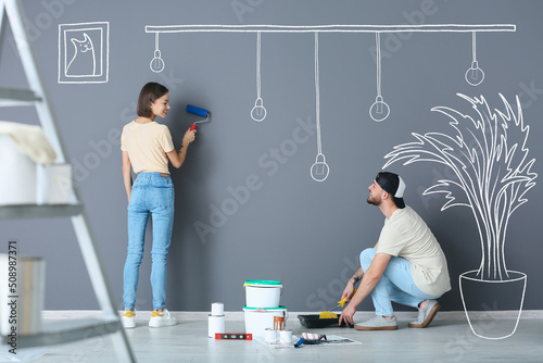 Young couple with painting ...