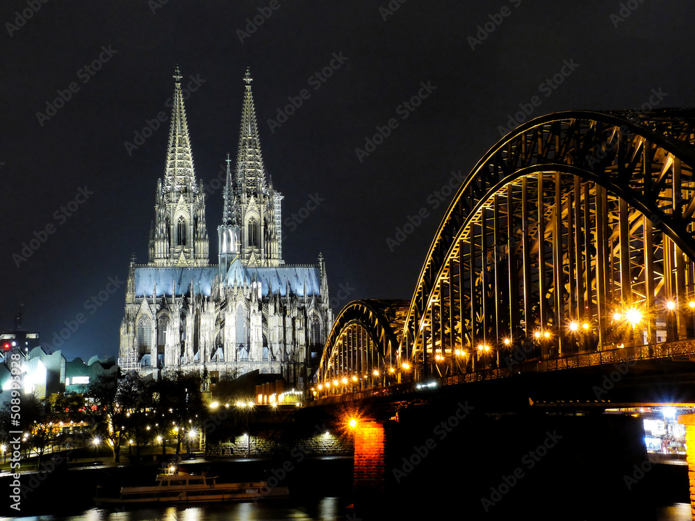 Fototapeta premium cologne, October 2018: Visit the beautiful city of Cologne (Köln) in Germany during the Christmas market period