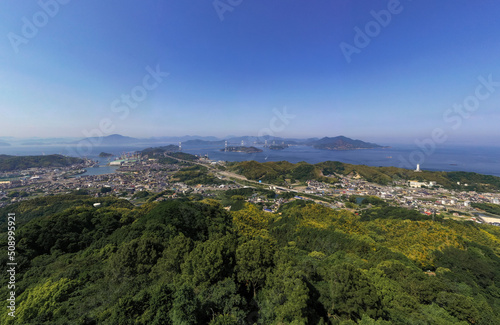 近見山展望台付近から見た来島海峡大橋（愛媛県今治市）