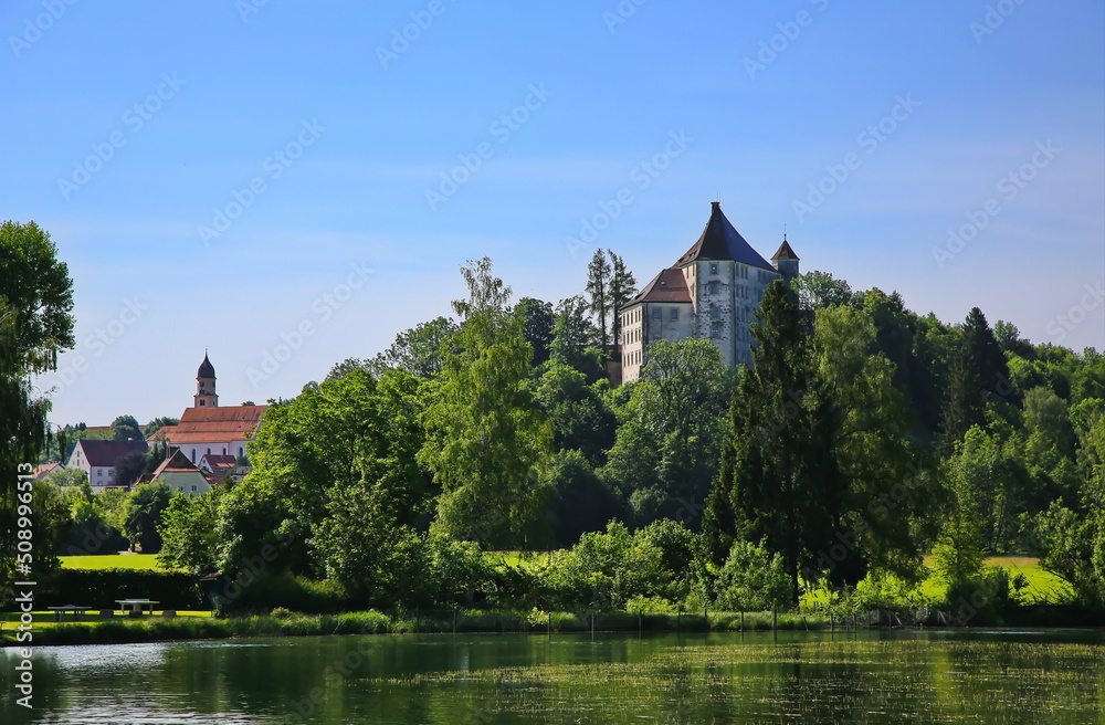 Luftbild von Bad Grönenbach mit Hohes Schloss bei schönem Wetter Luftbild von Bad Grönenbach mit Hohes Schloss bei schönem Wetter