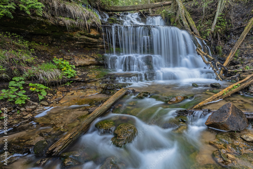 Obraz premium Spring landscape of Wagner Falls captured with motion blur, Hiawatha National Forest, Michigan's Upper Peninsula, USA