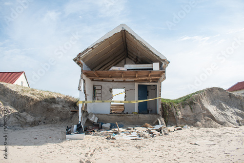 Beach house destroyed by the storm and the ocean in Barra de Valizas, Uruguay © Regue