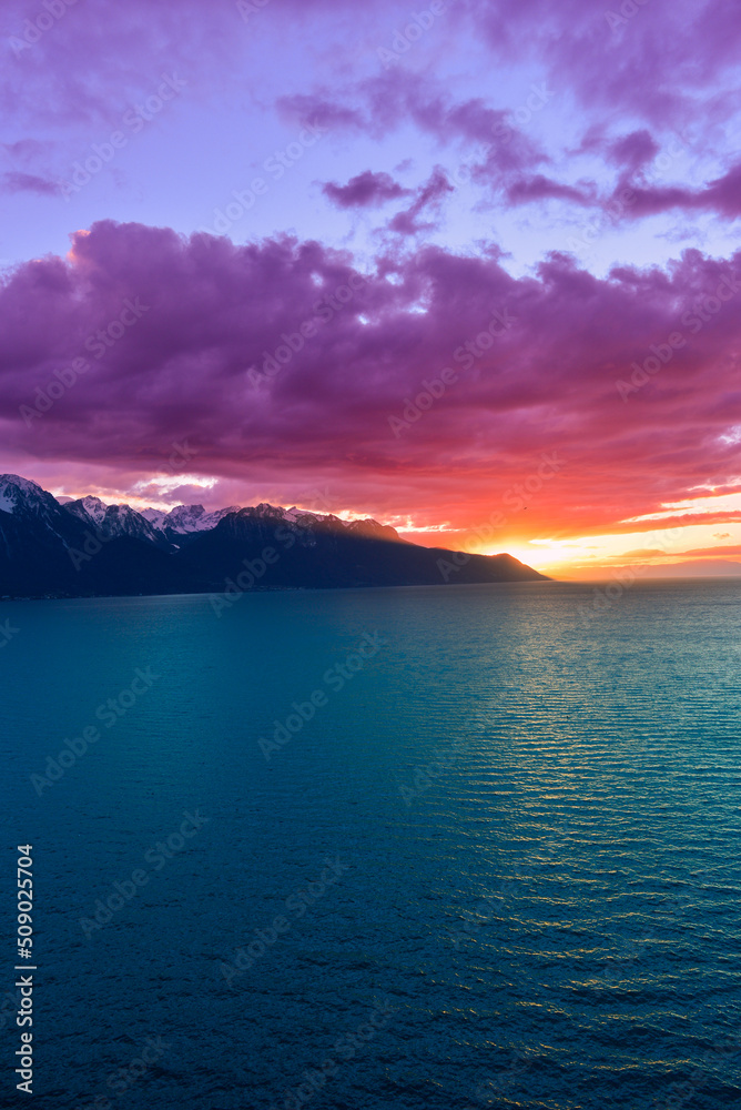 Sonnenuntergang über dem Genfersee, Schweiz Sonnenuntergang über dem Genfersee, Schweiz