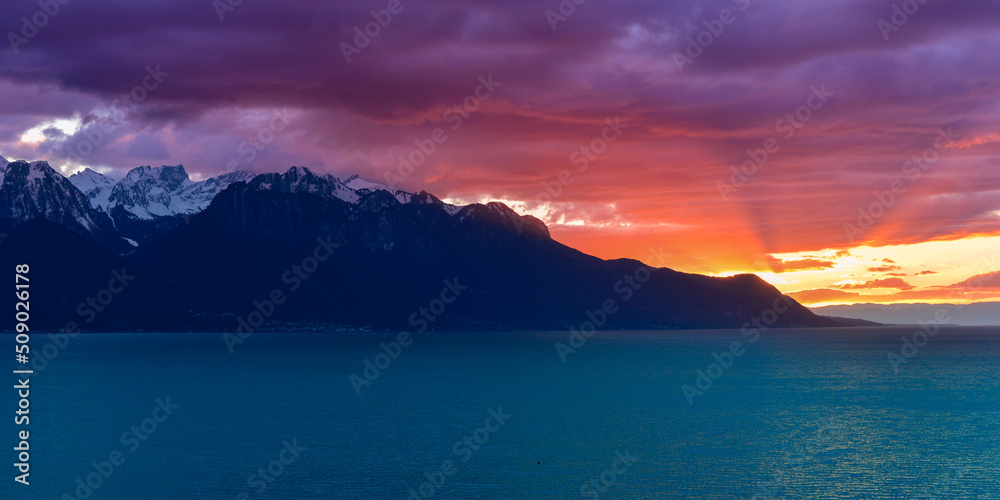 Sonnenuntergang über dem Genfersee, Schweiz Sonnenuntergang über dem Genfersee, Schweiz
