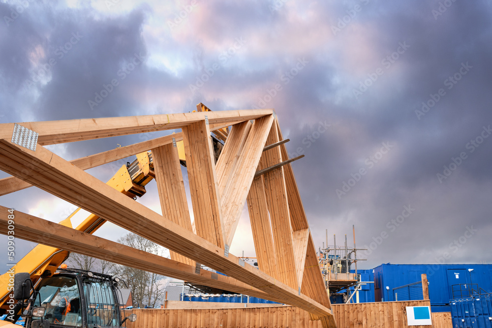Ταπετσαρία Heavy machinery shifting roof trusses on new residential housing development con