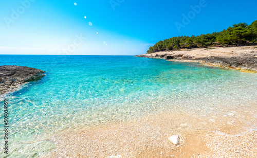 Traumhafter Strand in Premantura  Istrien  Kroatien im Sommer
