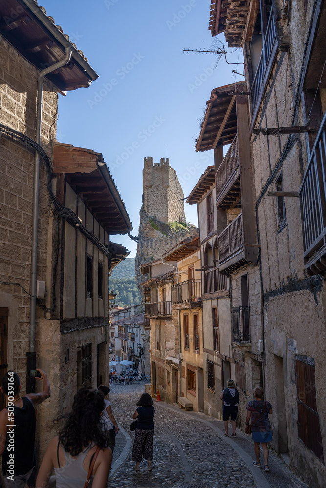 Obraz premium street view of old medieval town of Frias in Castilla, Spain