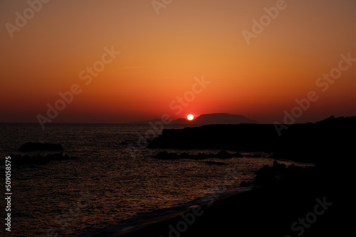 三宅島（Miyake Island）から望む 神津島に沈む夕日（Sunset）