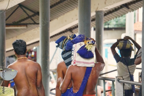Quadro su tela Lord Ayyappa devotees going Sabarimala