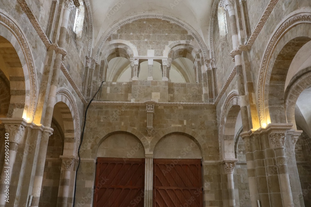 La Basilique Sainte Marie Madeleine, basilique de Vezelay, intérieur de la basilique, village de Vezelay, département de l'Yonne, France