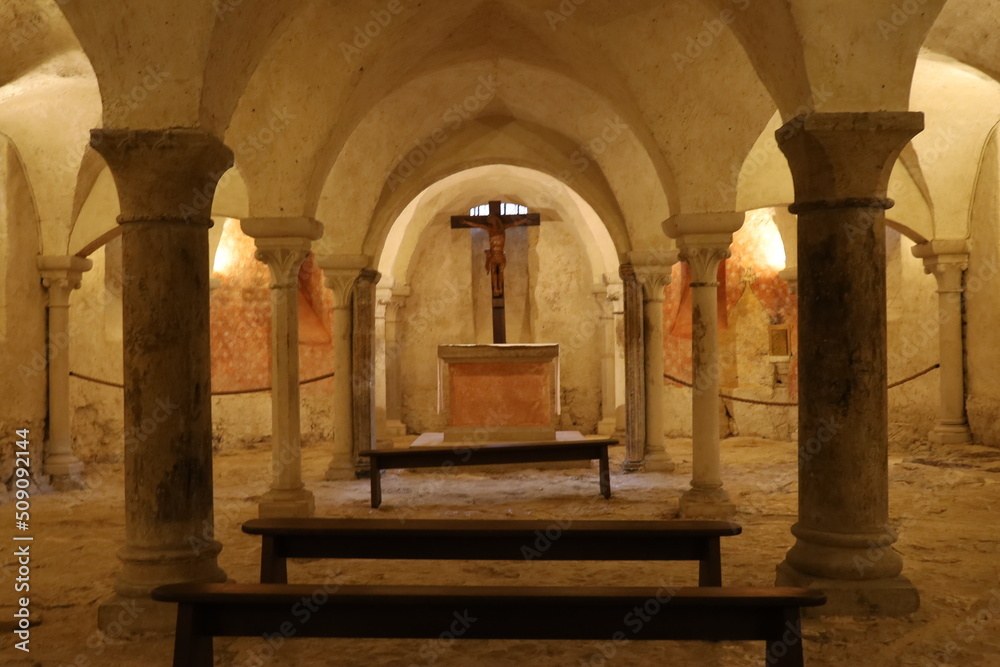 Obraz premium La Basilique Sainte Marie Madeleine, basilique de Vezelay, intérieur de la basilique, village de Vezelay, département de l'Yonne, France