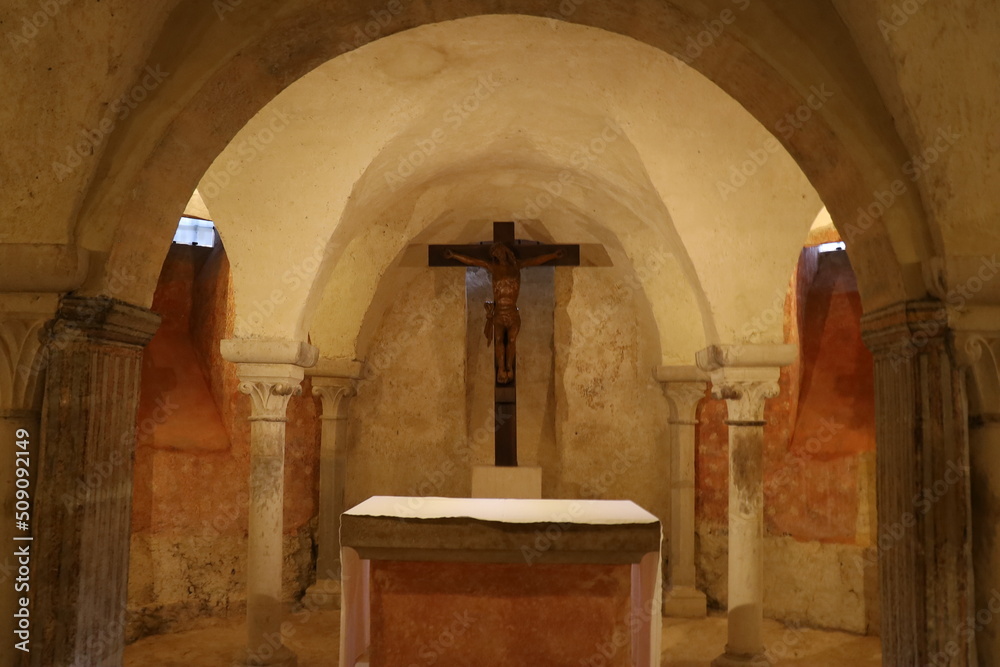 Fototapeta premium La Basilique Sainte Marie Madeleine, basilique de Vezelay, intérieur de la basilique, village de Vezelay, département de l'Yonne, France