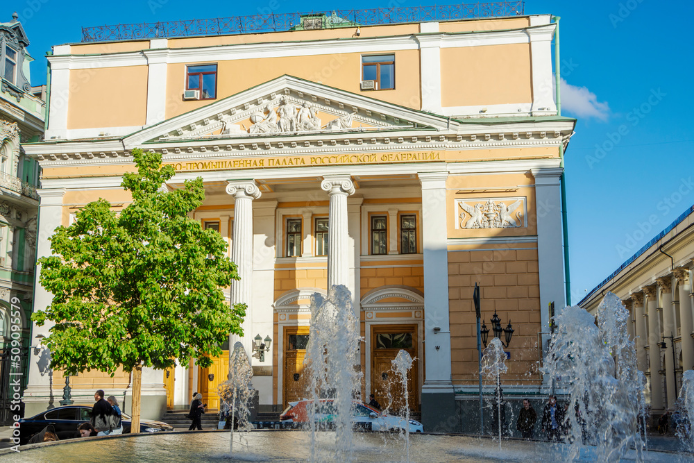 Tableau sur toile Building of the Chamber of Commerce and Industry of the Russian Federation, Mosc