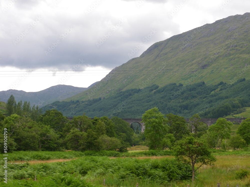 Naklejka premium Paisajes escoceses, donde se filmo la película de Harry Potter. Escocia.
