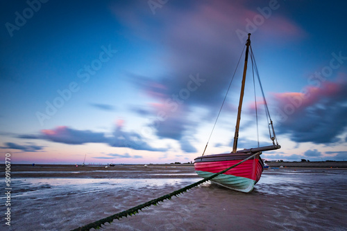 Canvas Print Red boat at low tide