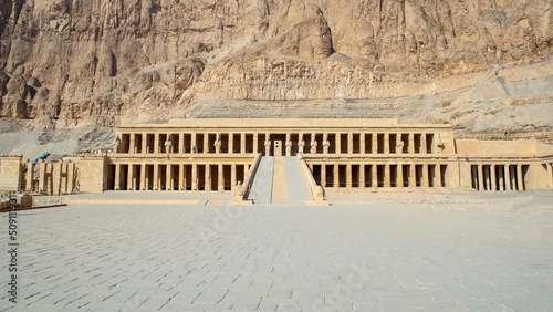 Tableau sur toile Mortuary Temple of Hatshepsut at Deir el-Bahri Egypt, Africa