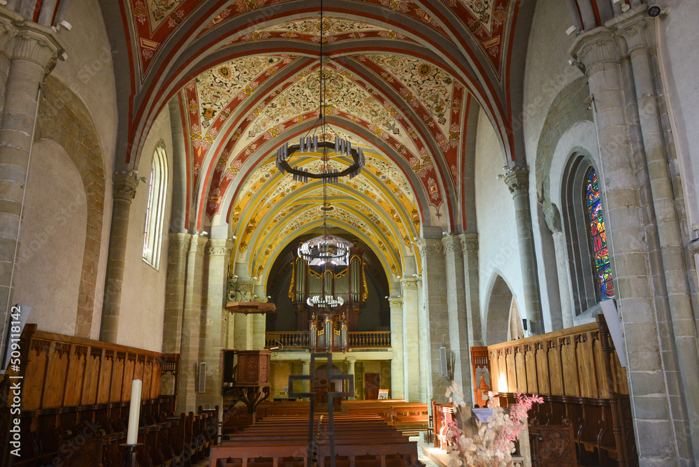 Obraz premium Innenansicht der reformierten Kirche Saint-Martin in Lutry, Distrikt Lavaux-Oron des Kantons Waadt / Schweiz