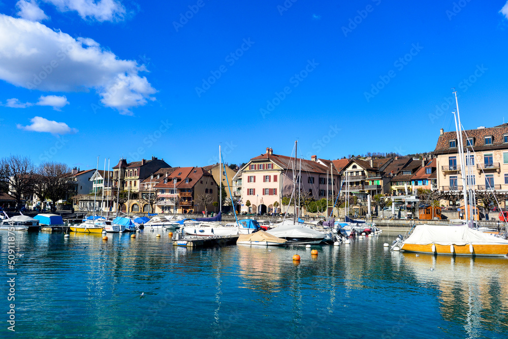 Fototapeta premium Yachthafen Lutry, Distrikt Lavaux-Oron des Kantons Waadt / Schweiz